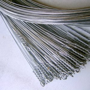 3mm x 17' (5.18m) Pre-Cut & Looped Galvanised Baling Wire - Image 2